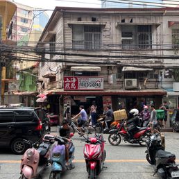 Street view 828 Ongpin st.  The original Shanghai fried Siopao