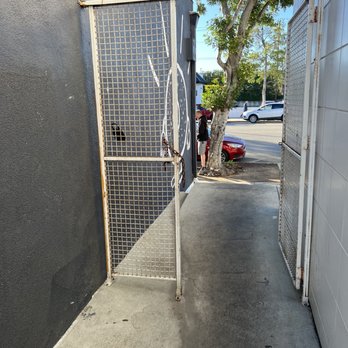 Hank's Bagels - Alley From parking in back out to the front of the store - Coffee & Tea Near Me - Burbank, California Hank's Bagels - Alley From parking in back out to the front of the store - Coffee & Tea Near Me - Burbank, California