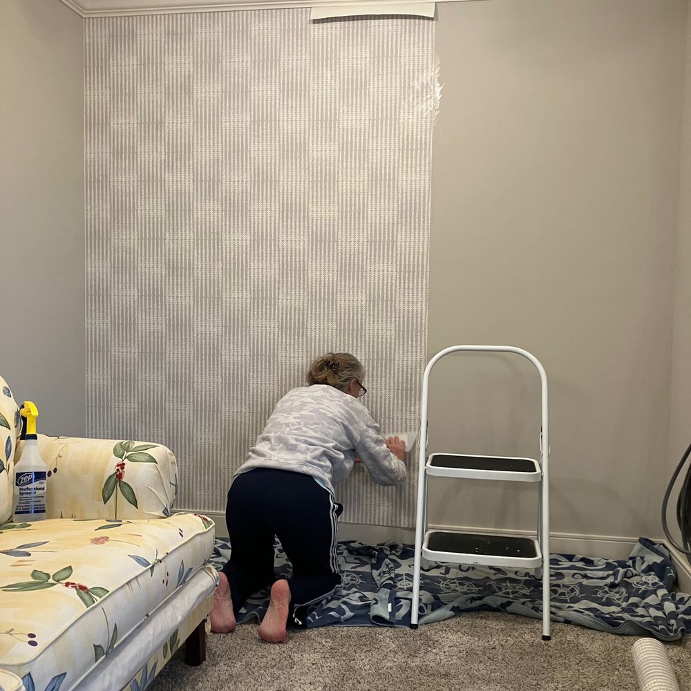 Januarys Paint And Wallpaper - Before DIY 1 hour in. - Wallpapering Near Me - Akron, Ohio Januarys Paint And Wallpaper - Before DIY 1 hour in. - Wallpapering Near Me - Akron, Ohio