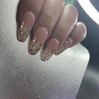Daisy Nails - Christmas nails vibes - Nail Salons Near Me - Lancaster, California
