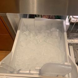 Columbine Appliance & Fireplaces - Ice bin now full.