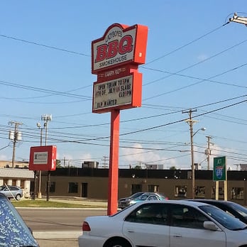 Lazybones Smokehouse - Tiny place off Groesbeck Hwy - Smokehouse Near Me - Roseville, Michigan