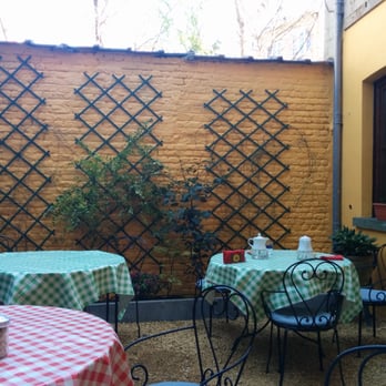 Tea For Two - Back patio. - Tea Rooms Near Me - Saint-Gilles, BRU