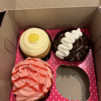 Smallcakes Chicago - Lemon drop cupcake, strawberry cupcake, and Hostess chocolate cupcake - Cupcakes Near Me - Chicago, Illinois