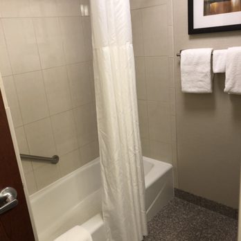 Drury Inn & Suites Marion - Immaculate bathroom - Hotels Near Me - Marion, Illinois