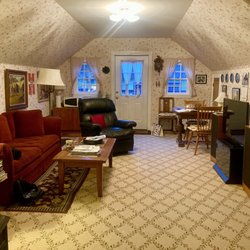 Ye Olde Danish Inn - Spacious living room and mini kitchen area