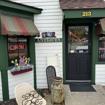Aunt Polly's Treasures - Antiques Near Me - Hannibal, Missouri Aunt Polly's Treasures - Antiques Near Me - Hannibal, Missouri