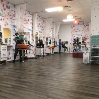 Tiny Textures Salon for Kids - Love the fun wallpaper - Kids Hair Salons Near Me - Richmond, Virginia