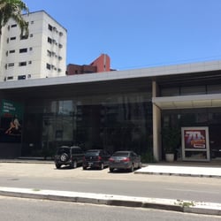 Lado Sul Móveis - Frente da loja e estacionamento