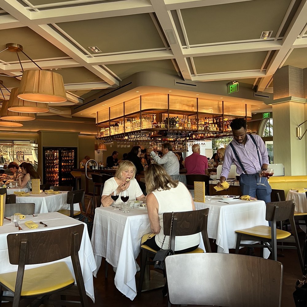 Henry's Palm Beach - Inside - Bars Near Me - Palm Beach, Florida
