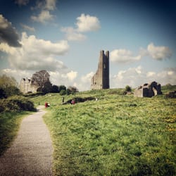 Boyne River Walk - Yellow Steeple & St.Mary's Abbey along the river