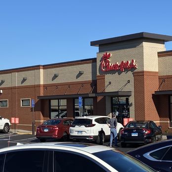 Chick-fil-A - ows cars parked in front of a chick - fil's restaurant - Fast Food Near Me - Enfield, Connecticut