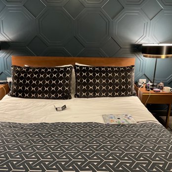 Hotel Vandivort - Hotels Near Me - Springfield, Missouri