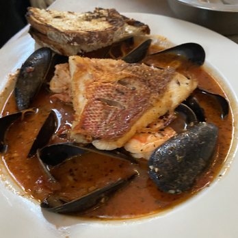 Le Fat Poodle - Cioppino - French Near Me - Old Greenwich, Connecticut Le Fat Poodle - Cioppino - French Near Me - Old Greenwich, Connecticut
