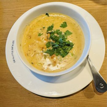 Earls Kitchen + Bar - Clam chowder - New American Near Me - Boston, Massachusetts Earls Kitchen + Bar - Clam chowder - New American Near Me - Boston, Massachusetts
