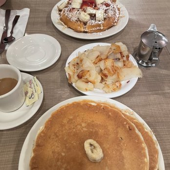 Lou Mitchell's - Banana pancakes, waffle, hash browns - Breakfast & Brunch Near Me - Chicago, Illinois