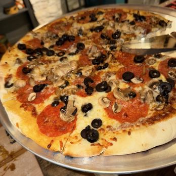 Beverly's - Ryan Trio pizza - Pizza Near Me - Kansas City, Kansas Beverly's - Ryan Trio pizza - Pizza Near Me - Kansas City, Kansas