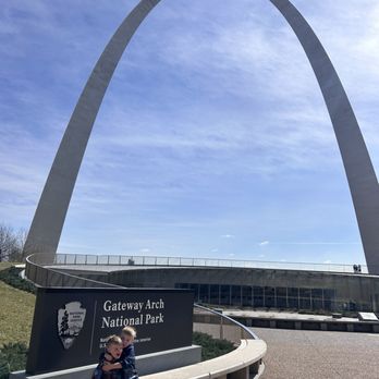 Gateway Arch - Landmarks & Historical Buildings Near Me - St. Louis, Missouri