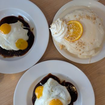 Aloha Kitchen - Loco Moco, Coco Macnut Souffle Pancake - Breakfast & Brunch Near Me - Honolulu, Hawaii