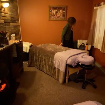 Bear River Spa & Yoga - Couples room. The sheets and blankets are so soft and luxurious! I could stay all day! - Massage Therapy Near Me - Fredericksburg, Virginia Bear River Spa & Yoga - Couples room. The sheets and blankets are so soft and luxurious! I could stay all day! - Massage Therapy Near Me - Fredericksburg, Virginia