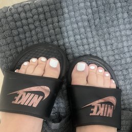 Acrylic pedicure