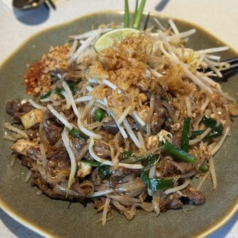 Susu Siam - susu pad thai w/ beef - Thai Near Me - Scarborough, Ontario Susu Siam - susu pad thai w/ beef - Thai Near Me - Scarborough, Ontario