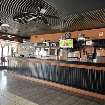 Smoke N Bones BBQ - a view of the bar - Barbeque Near Me - Saint Louis, Missouri