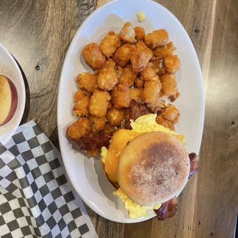 Ellie's Farmhouse - Egg and bacon sandwich with tater tots - Breakfast & Brunch Near Me - Southington, Connecticut