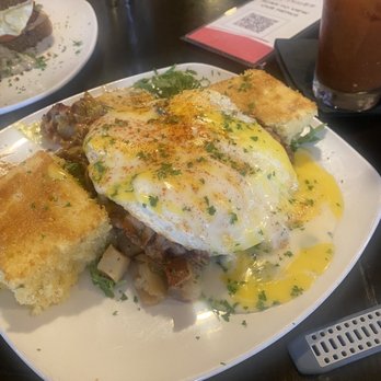 SpeakEZ Lounge - Pulled Pork Benny - Lounges Near Me - Grand Rapids, Michigan