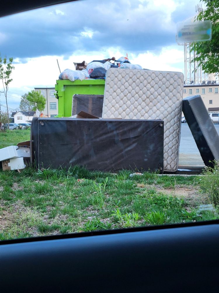 BIG CHAIR LOFTS 14 E Guilford St, Thomasville, North Carolina