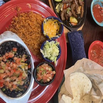 Salsa Leedos Mexican Grill - Sizzling steak fajitas - Bars Near Me - Draper, Utah Salsa Leedos Mexican Grill - Sizzling steak fajitas - Bars Near Me - Draper, Utah