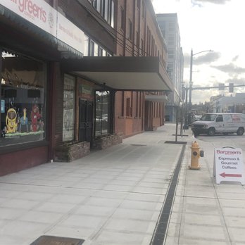 Bargreen Coffee Co - Rucker Avenue looking south toward Hewitt, with Bargreens coffee co on left - Coffee & Tea Near Me - Everett, Washington