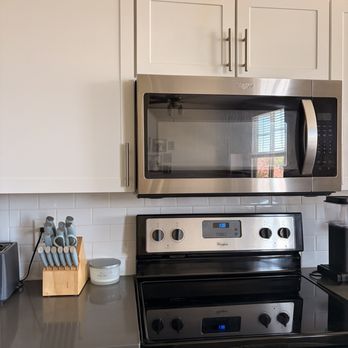 Blue Rose Cleaning Services - Shiny counters - Home Cleaning Near Me Blue Rose Cleaning Services - Shiny counters - Home Cleaning Near Me