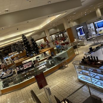 Neiman Marcus - Shoe Stores Near Me - Northbrook, Illinois