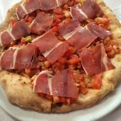 Da Canio 3 - Focaccia de jamón y tomate... Es media ración, una entera es enorme