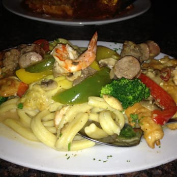 Al Dente Restaurant - Al Dente Special: Veal, chicken and shrimp, broccoli florets, mushrooms, peppers, tichoke hears, sausage & pasta.  Mediocre. - Italian Near Me - Boston, Massachusetts
