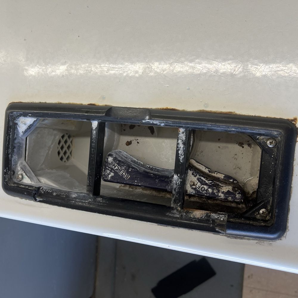 Holiday Coin Wash - Filthy soap dispenser, missing cover - Laundry Services Near Me - Dixon, Illinois