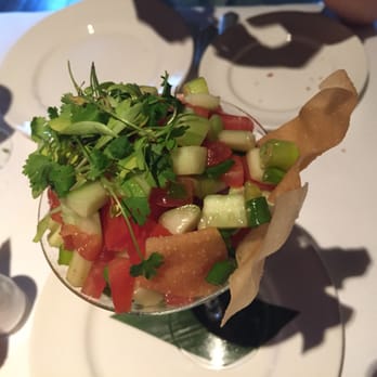 Hendrick's Tavern - Tuna Poke - Bars Near Me - Roslyn, New York