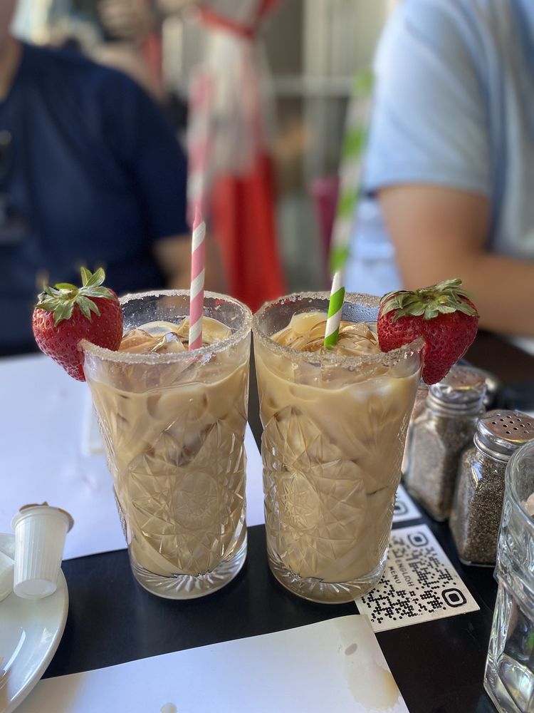 L’Avenue – Mont-Royal Avenue E