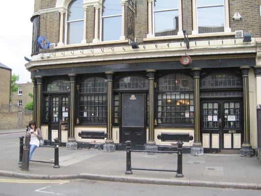 The Effra Hall Tavern by null