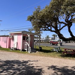 Bodegón Cubano - The pink hut of Cuban goodness