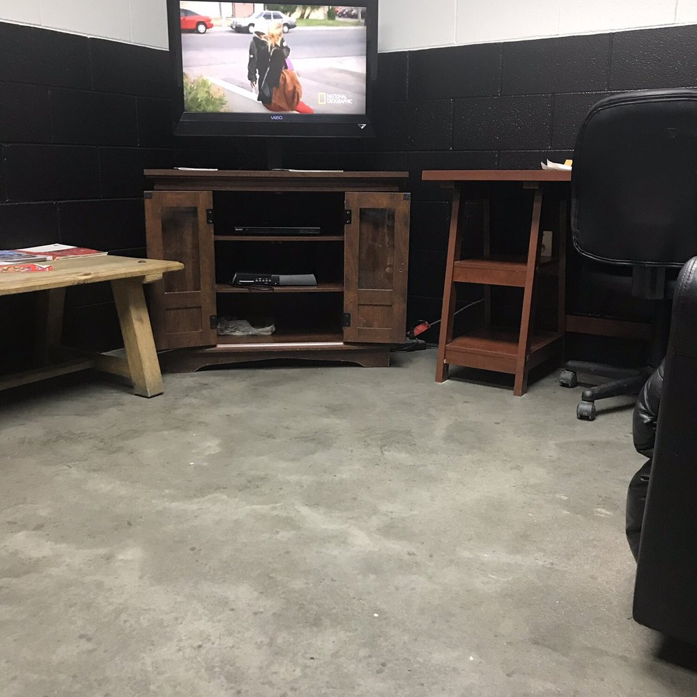 MHC Kenworth - Cheyenne - Comfortable Waiting Lounge - Commercial Truck Dealers Near Me - Cheyenne, Wyoming