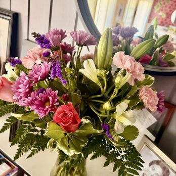 Oak Creek Florist - Bouquet of flowers received - Florists Near Me - Concord, California Oak Creek Florist - Bouquet of flowers received - Florists Near Me - Concord, California