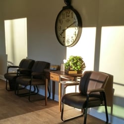 North Shore Auto Collision - Front Lobby
