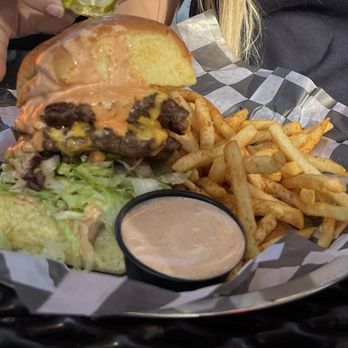 Rogers Roundhouse - Burger, fries, Rogers sauce - Beer Gardens Near Me - Fort Worth, Texas