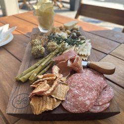 Pearl And Stone Wine - Charcuterie board
