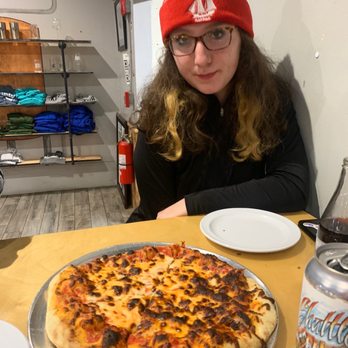 Kettlehead Brewing - Cheese pizza - Brewpubs Near Me - Tilton, New Hampshire