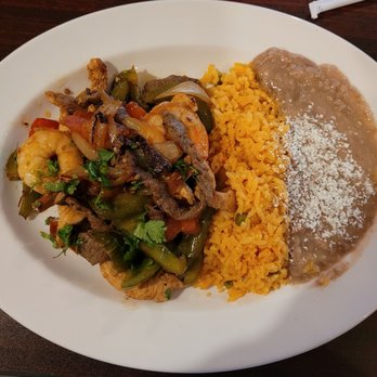 Casa Mariachi - Chicken-beef-shrimp fajitas - Mexican Near Me - Mechanicsburg, Pennsylvania