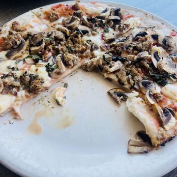 Del Lusso - Gluten free sausage mushroom pizza!  yum! - Pizza Near Me - Carlsbad, California