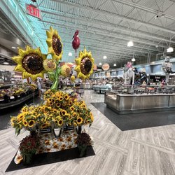Harris Teeter - Fall floral display